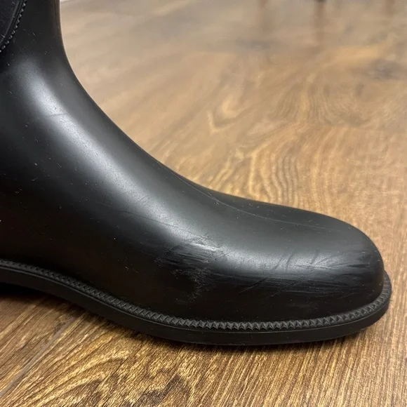 Burberry Women's Black equestrian rain boots with leather straps - Picture 5 of 10